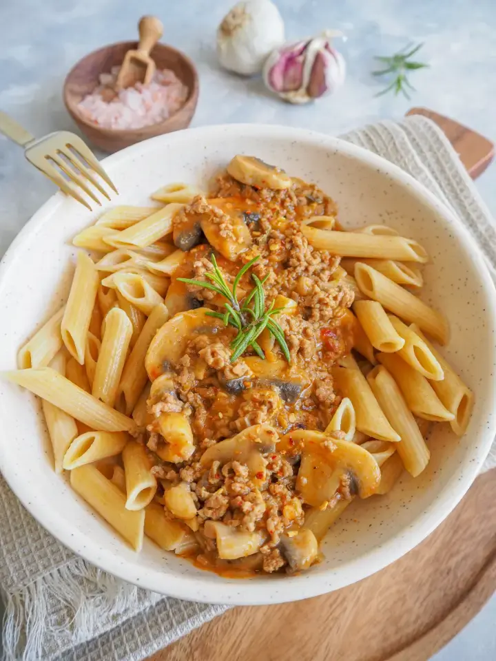 Фарш в стиле охотника с лапшой – простой рецепт, приготовленный своими руками