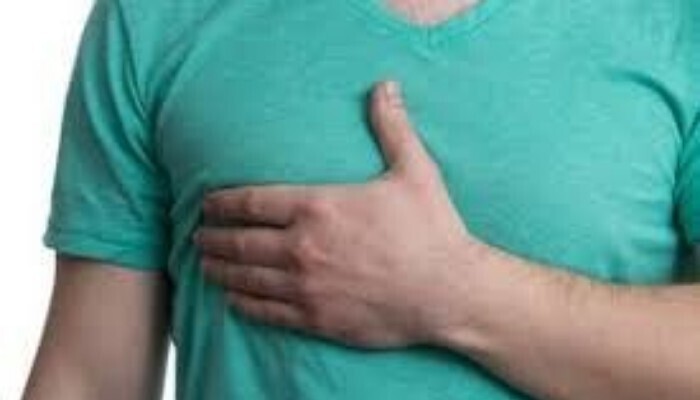 Резкая боль в груди справа: что может быть причиной? | Правильное ...