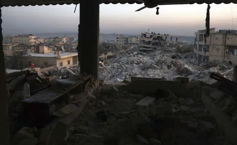 Спасатели пытаются найти выживших в «катастрофе века»