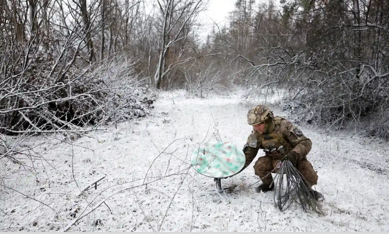 Илон Маск ограничивает использование Starlink для дронов. Украина в ярости.