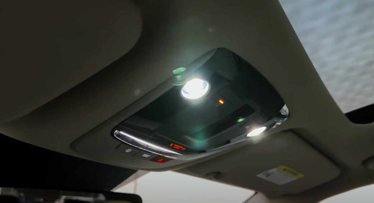 Универсальный внедорожник: Kia Sorento 2023 года с несколькими вариантами трансмиссии и большим пассажирским пространством