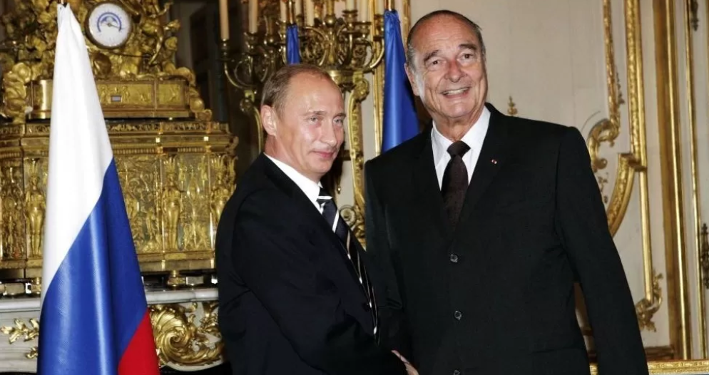 Президент Макрон хочет лишить Путина высшей награды Франции