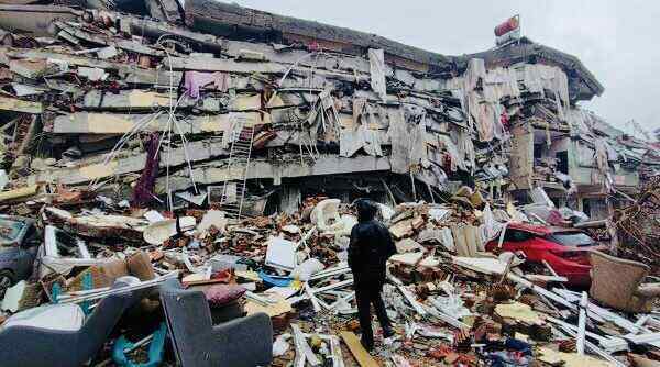 Землетрясение в Турции и Сирии открывает недостатки и слабости Запада