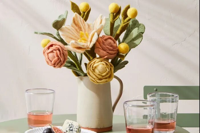 16 цветочных букетов, созданных из стекла, Лего и других неубиваемых вещей. На День влюбленных, День рождения или День матери