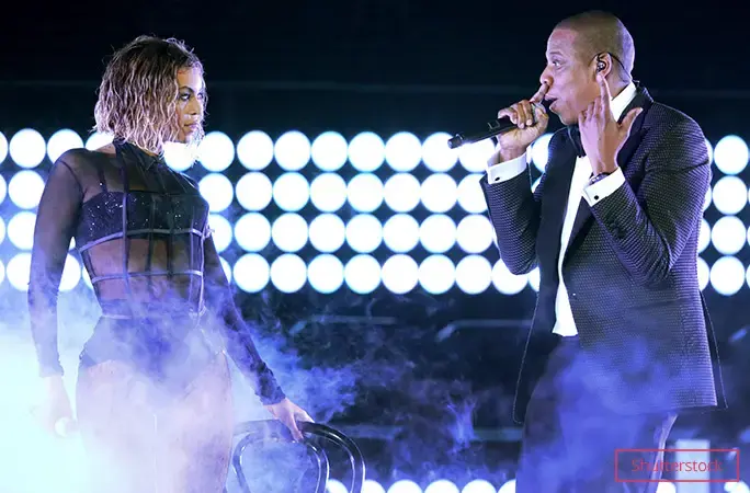 Бейонсе побеждает на церемонии вручения премии «Грэмми», чтобы завоевать ряд рекордов вместе с Jay-Z