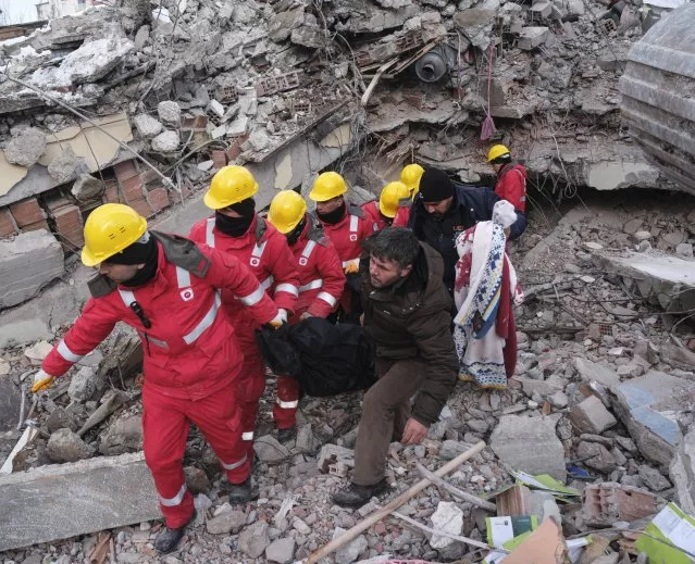 Нет, землетрясение в Турции не сдвинуло всю страну на 3 метра.