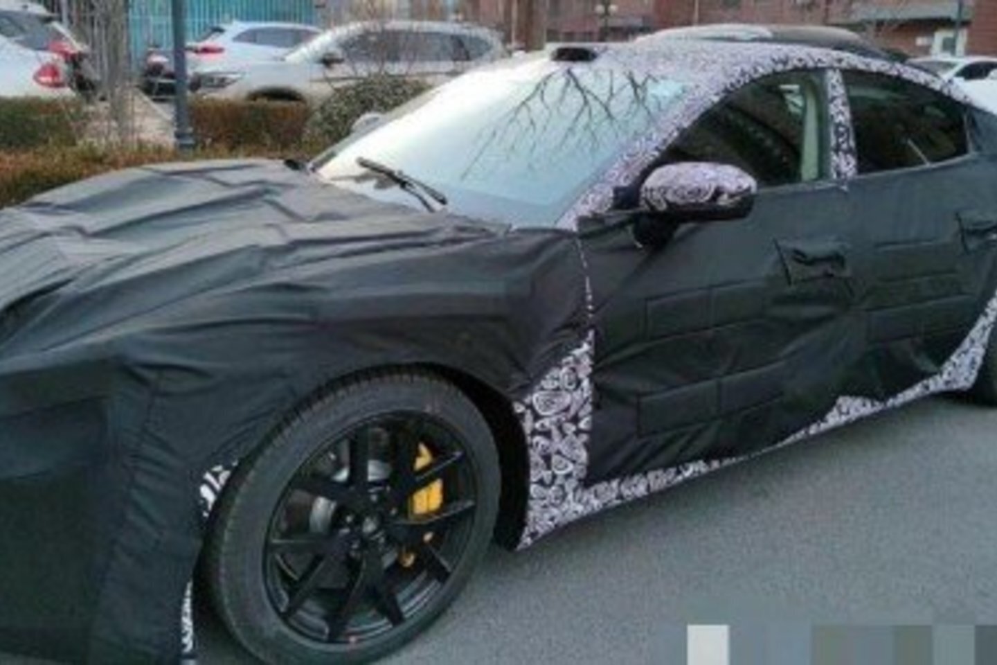 В Китае запечатлели, как мог бы выглядеть первый электромобиль Xiaomi: чего ждать от гиганта по производству телефонов?