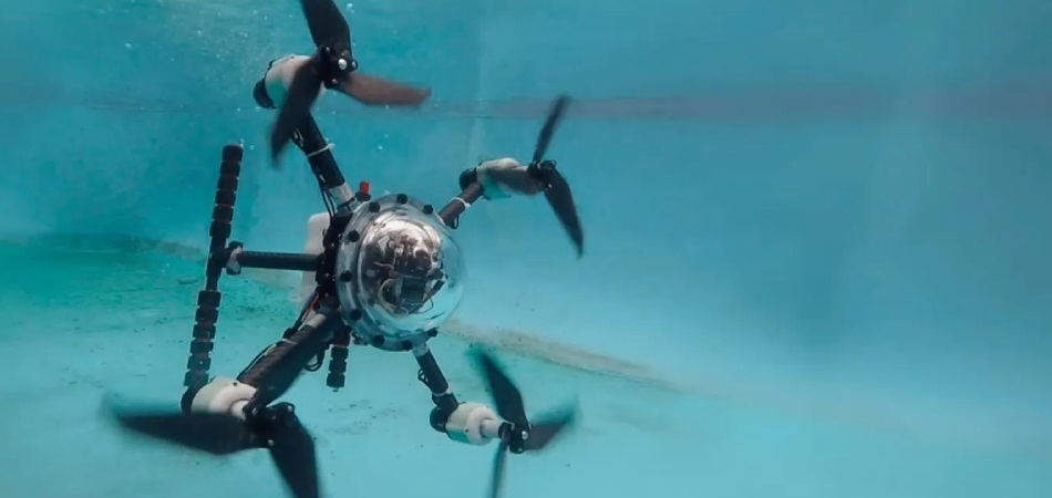 Китай разработал прототип универсального беспилотника, который может летать как в воздухе, так и под водой.