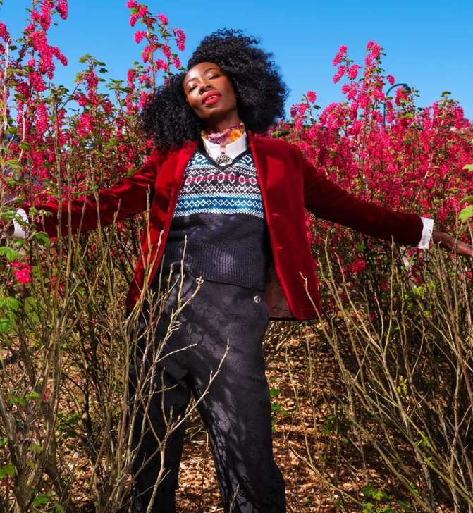 Как заново изобретенная небинарная национальная одежда завоевывает популярность у нового поколения.