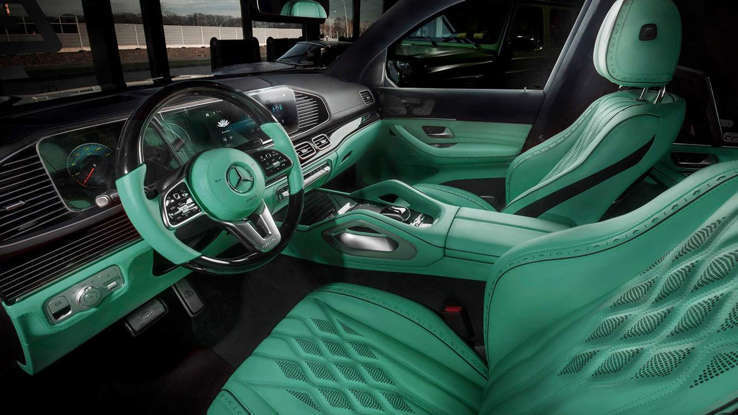 Mercedes-Maybach GLS носит вкусное сочетание мятно-зеленого и золотого цветов