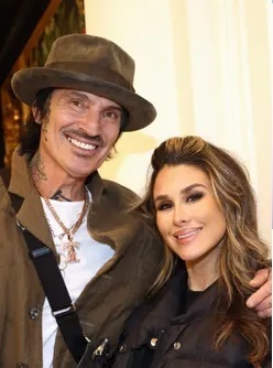 Томми Ли с женой после скандала с Памелой Андерсон: Что нужно знать о Бриттани Фурлан