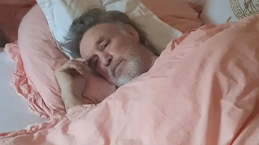 ЕГО ПРИШЛОСЬ ПОДНИМАТЬ ПО ЛЕСТНИЦЕ. Бывший боксер Веллер спасен пожарной бригадой