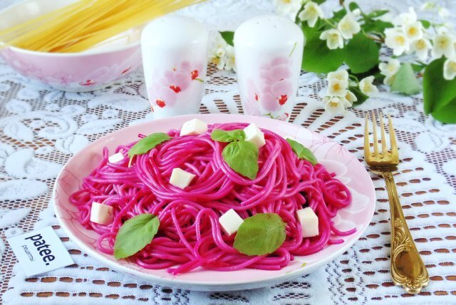 Как приготовить розовую пасту на День святого Валентина