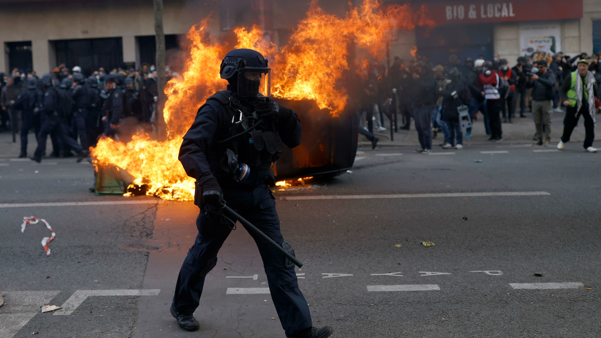 митинги в париже