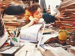 Страсть к накопительству и растратам. Любовь к деньгам и вещам. Синдром Плюшкина