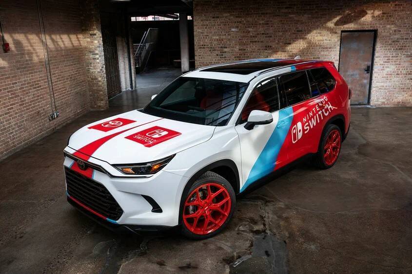 Первые покупатели Toyota Grand Highlander получат готовый к эксплуатации игровой автомат.