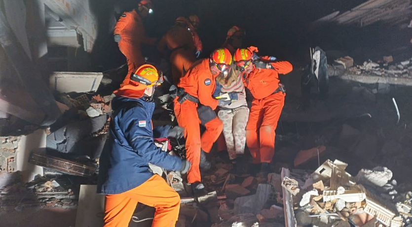 Последний день поисков голландской спасательной команды в Турции