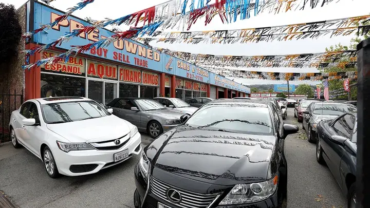 Самые странные законы Америки включают правила, запрещающие одеваться монахинями, есть лягушек и многое другое.