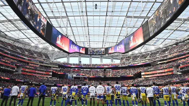 Гимн чернокожих на Суперкубке вызывает споры в социальных сетях