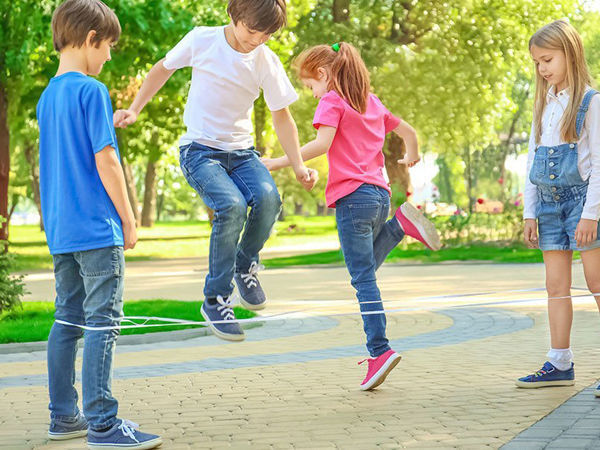 В какие игры играли дети 90х?