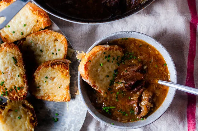 Луковый суп с короткими ребрышками