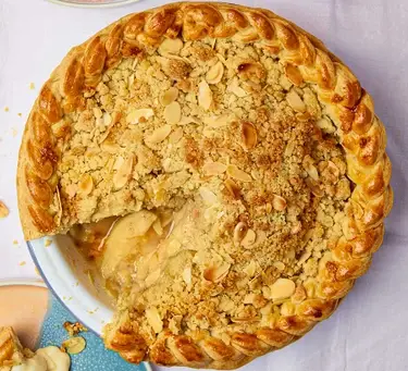 Яблочно-миндальный пирог с крошкой