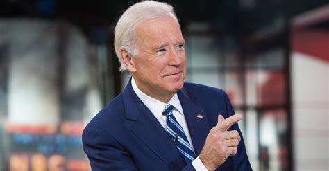 Байден выпал из самолета