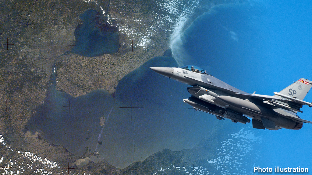 Первый выстрел американских военных по неизвестному восьмиугольному объекту над озером Гурон промахнулся.