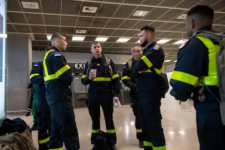 Марш мародеров: банды грабителей гонят из Турции спасателей