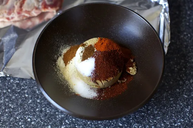 Сладкие и копченые ребрышки в духовке