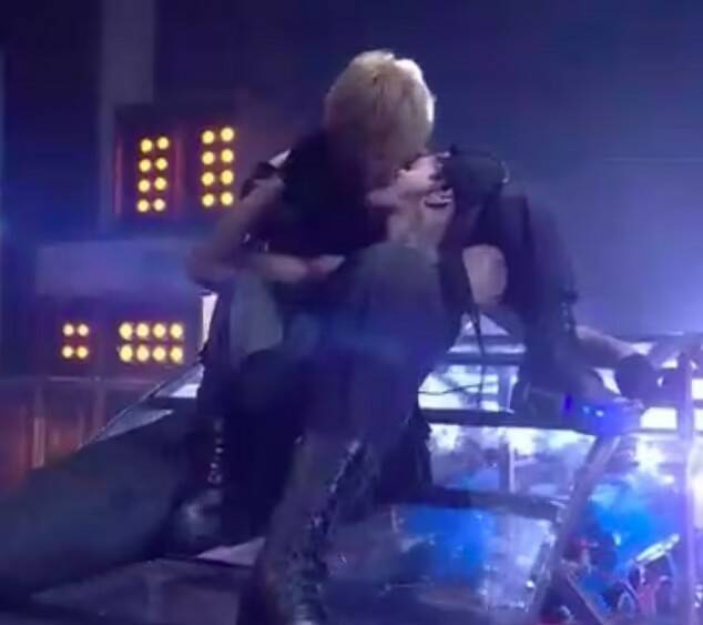 Непристойное выступление британца Сэма Смита вызвало более 100 жалоб