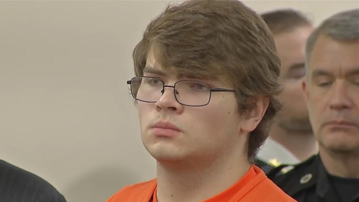 Мужчина напал на стрелка в Буффало во время вынесения приговора