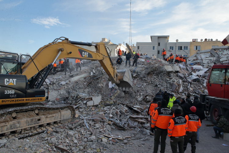 В Турции негде разместить бездомных после землетрясения. Турция предлагает ввести запрет на продажу недвижимости иностранцам