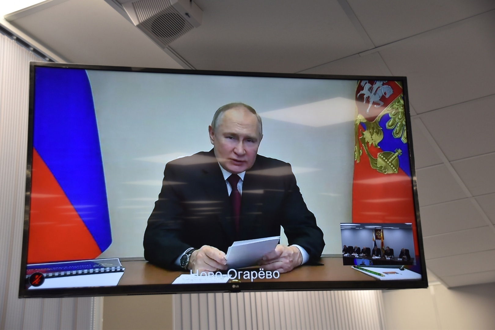 Знает ли Гарант Конституции о таких судьях, как бывший судья городского суда Аксенов С.Б. написавший ложный донос. Ответственность судей миф?