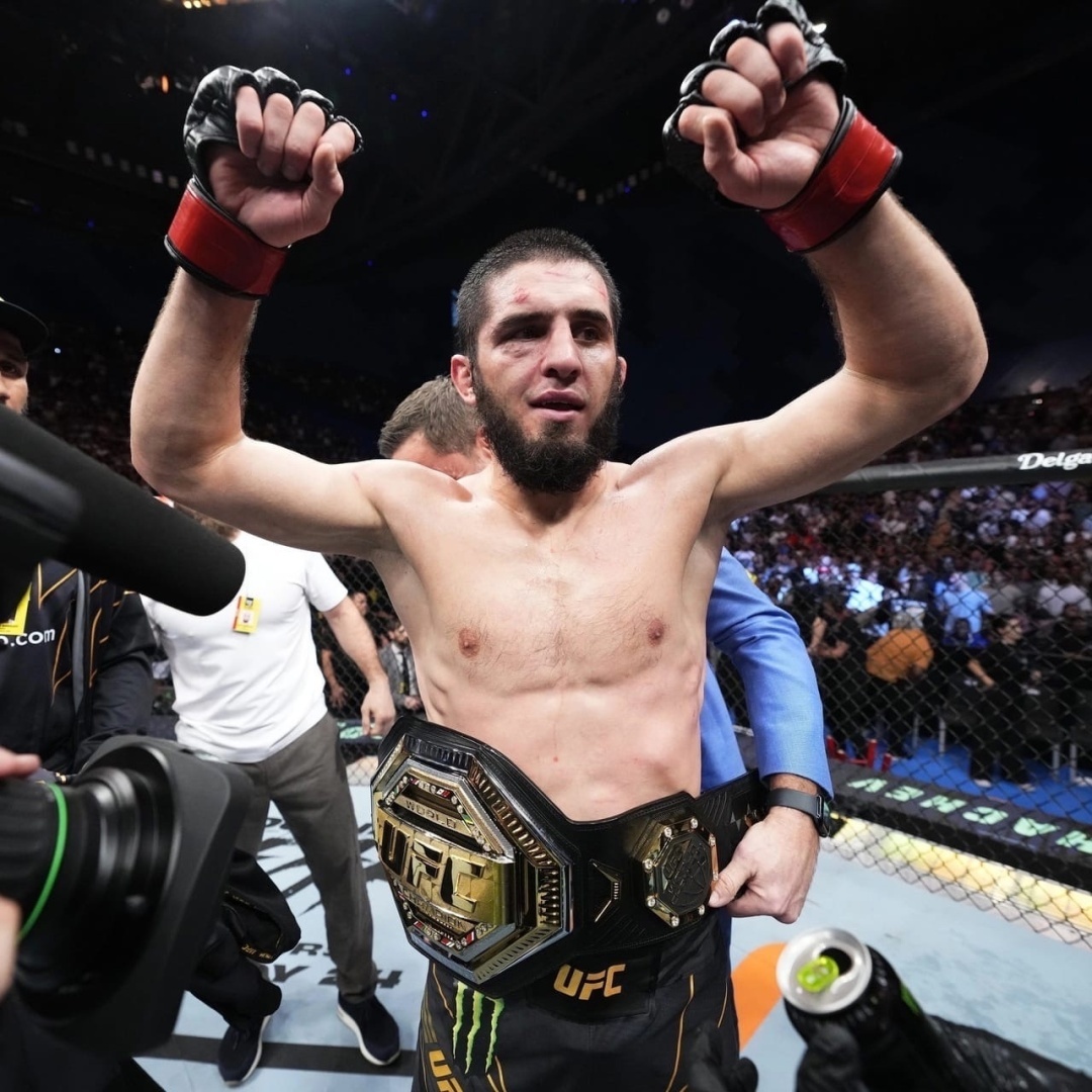 Ислама махачева обвинили в читерстве.