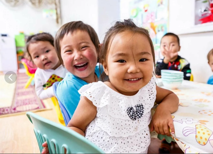 А что, так можно было? Дети одной из постсоветских стран будут получать по 3500$ от приватизации госимущества и продажи нефти