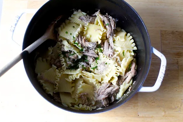 Ломаная паста со свиным рагу пальчики оближешь