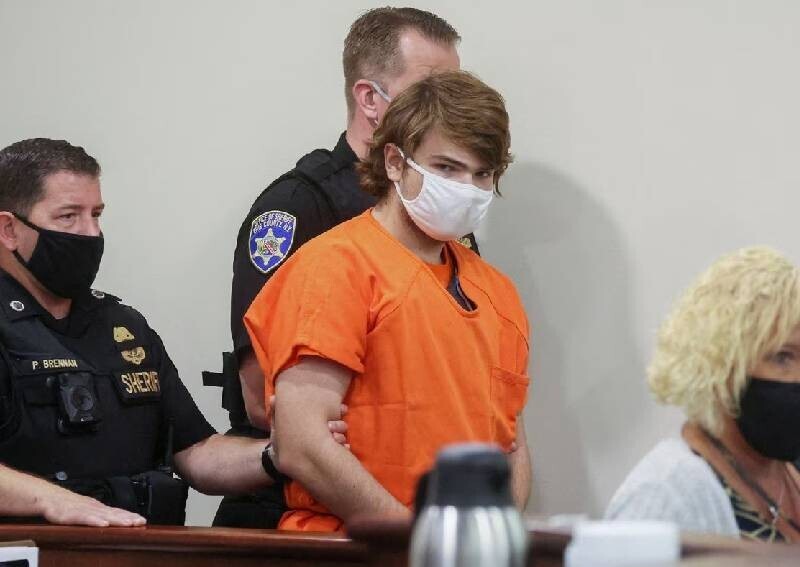 Стрелок приносит извинения и приговорен к пожизненному заключению без права досрочного освобождения.