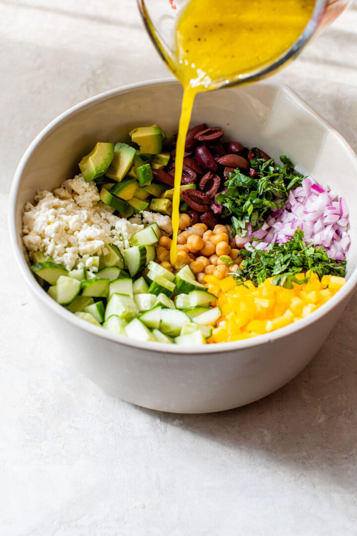 Средиземноморский салат из нута