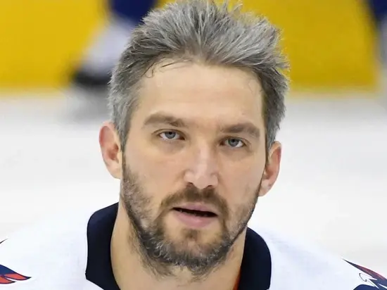 Беда Александра Овечкина: скончался папа. Американцы поддержали хоккеиста в его несчастье.