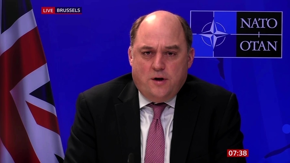 ВРЕДНЫЕ СИЛЫ Запасы боеприпасов в Великобритании упали до исторического минимума после десятилетий правительственных "набегов" на оборонные бюджеты