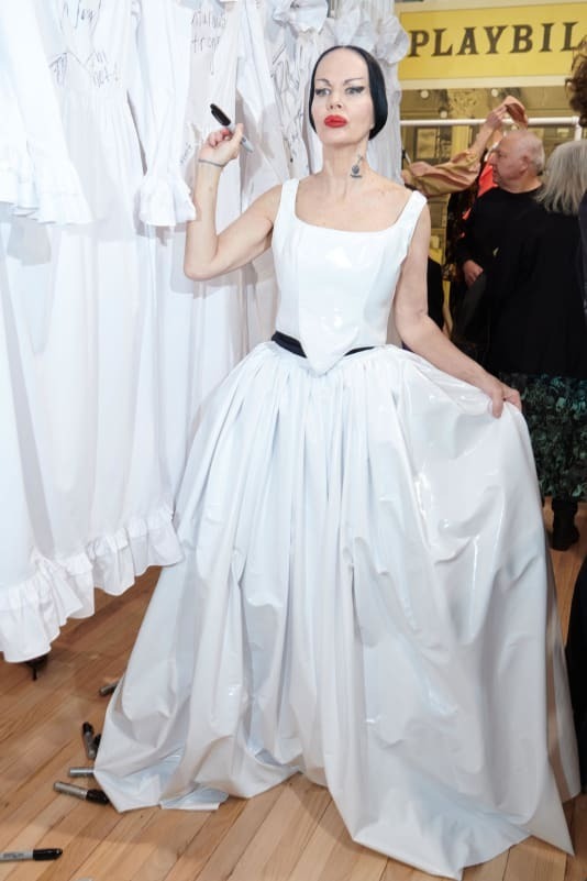 На Неделе моды в Нью-Йорке новые коллекции представляли собой сочетание практичности и причудливости.