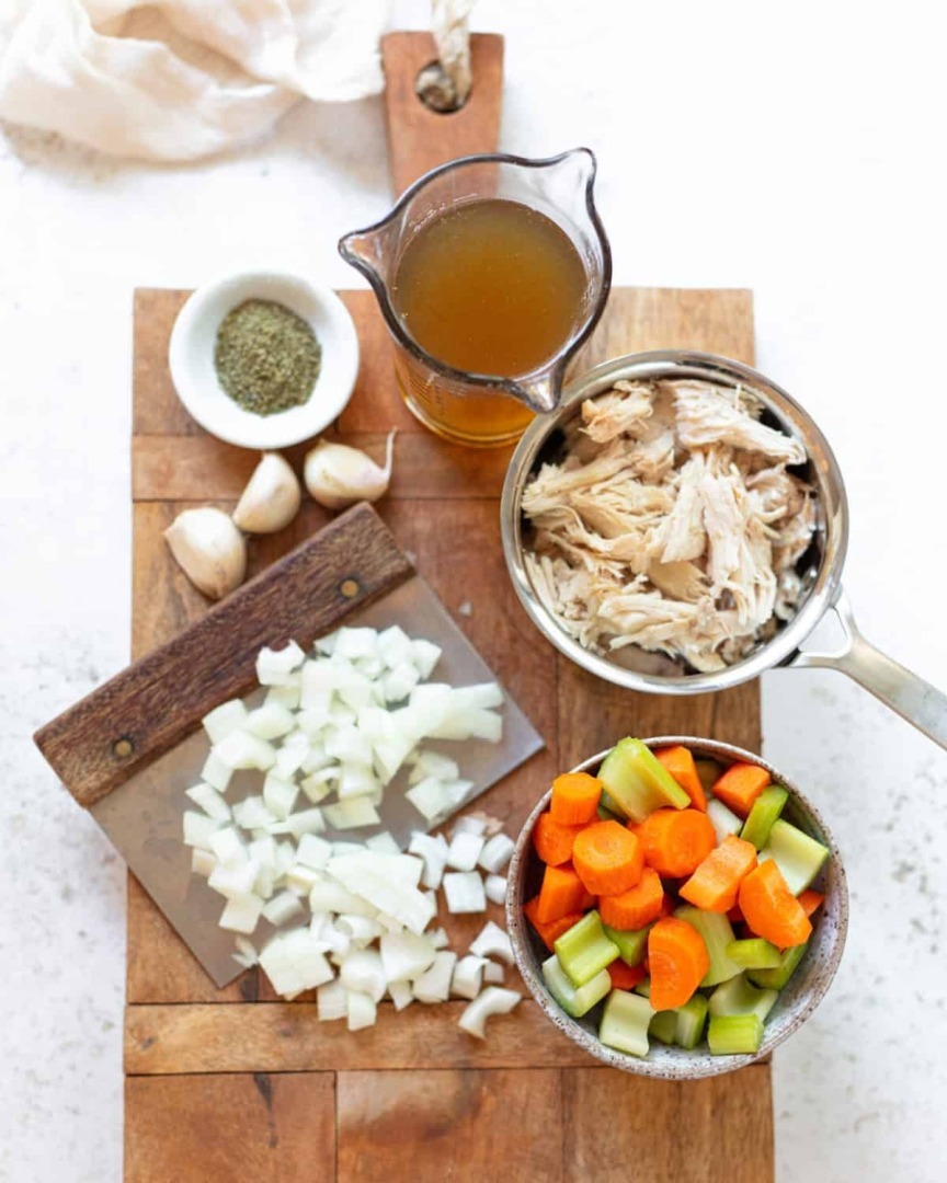 Легкий куриный суп-вертел с лапшой (яичная лапша)