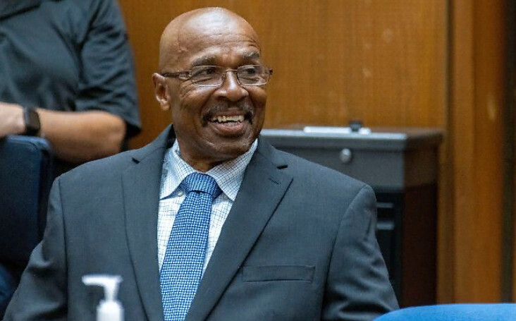 Невинно осужденный выходит на свободу через 27 лет.