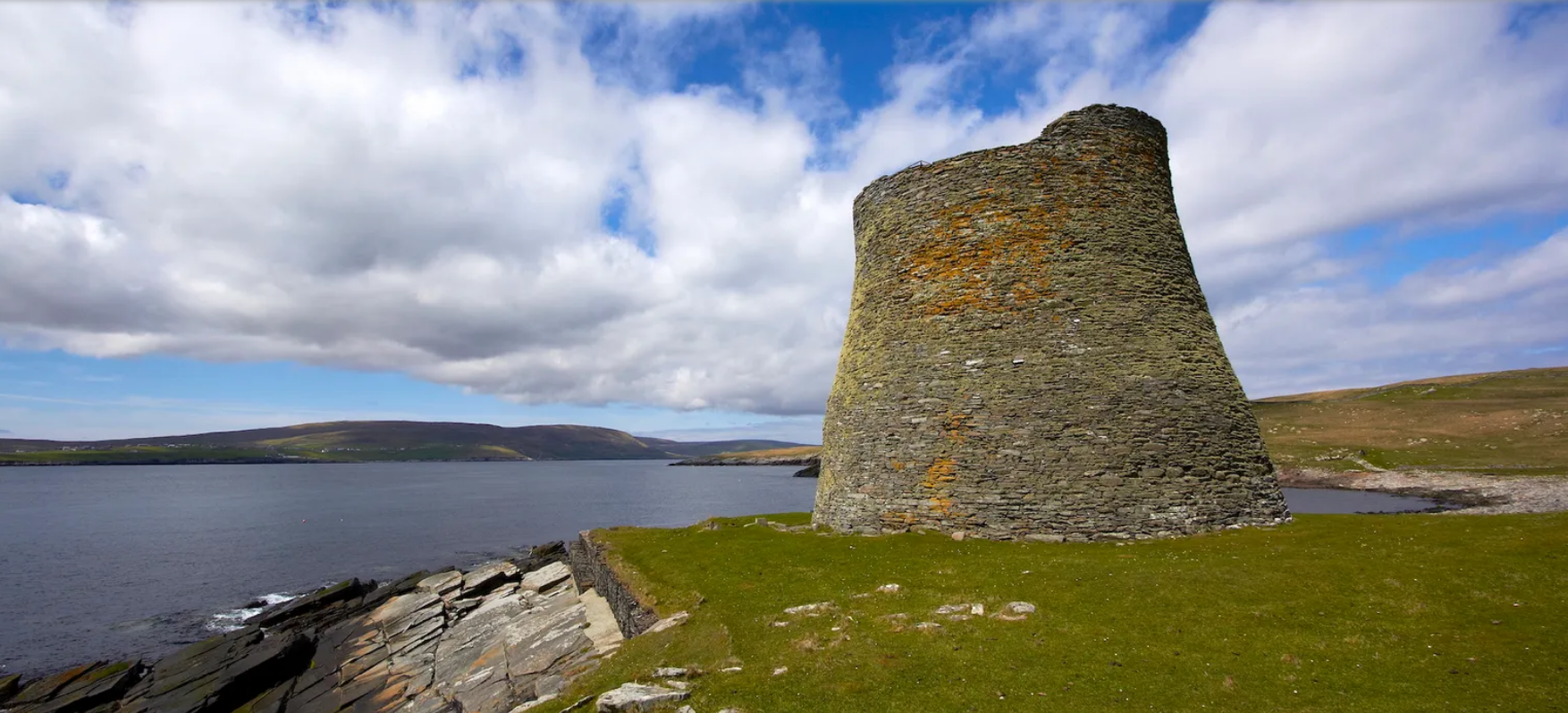 Сотни этих древних каменных построек разбросаны по Шотландскому нагорью, но истинное предназначение брошей продолжает сбивать с толку экспертов.