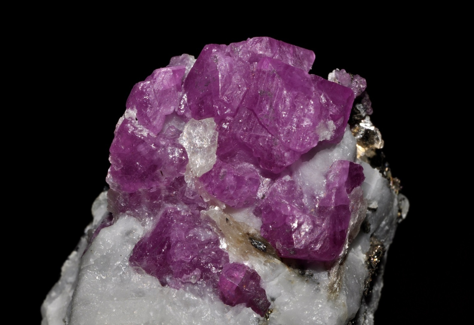 Cuesto корунд: методы и свойства