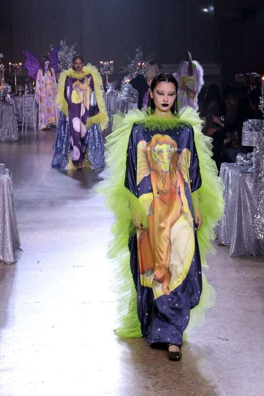 На Неделе моды в Нью-Йорке новые коллекции представляли собой сочетание практичности и причудливости.