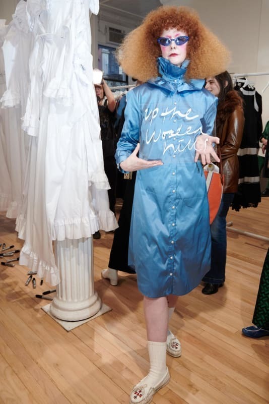 На Неделе моды в Нью-Йорке новые коллекции представляли собой сочетание практичности и причудливости.