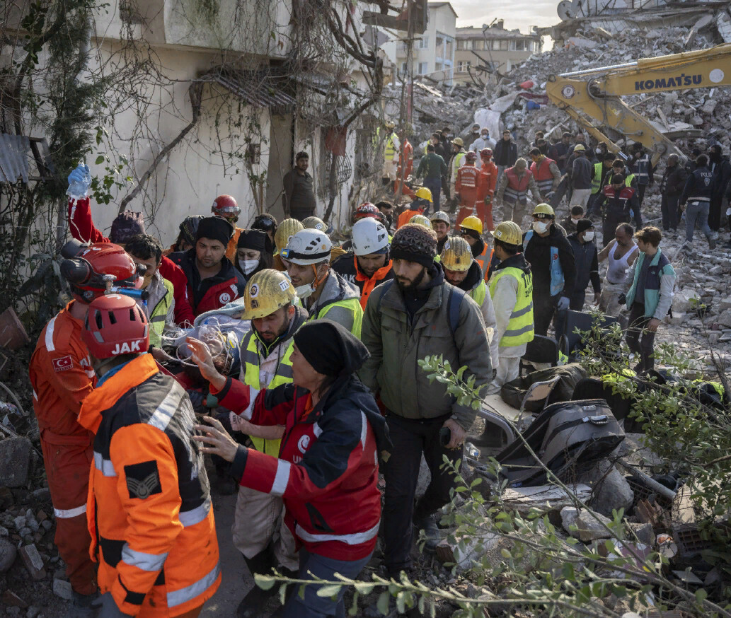 13-летний подросток выжил под завалами в течение десяти дней