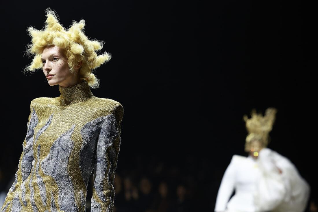 На Неделе моды в Нью-Йорке новые коллекции представляли собой сочетание практичности и причудливости.